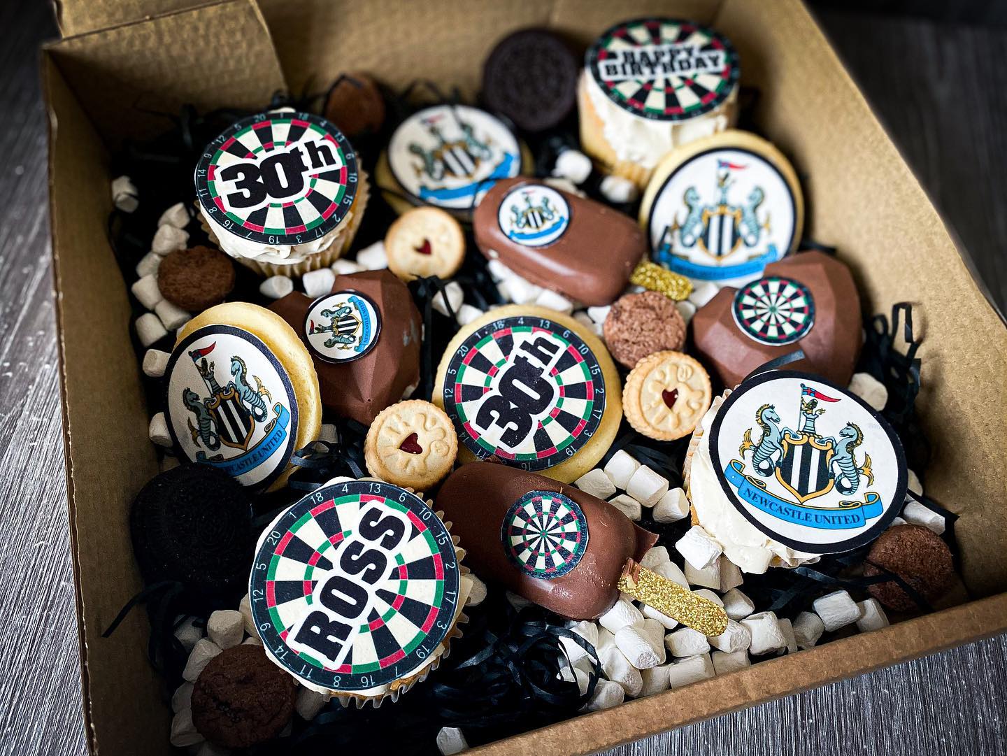 SUGAR COOKIES AND CUPCAKES TREAT BOX