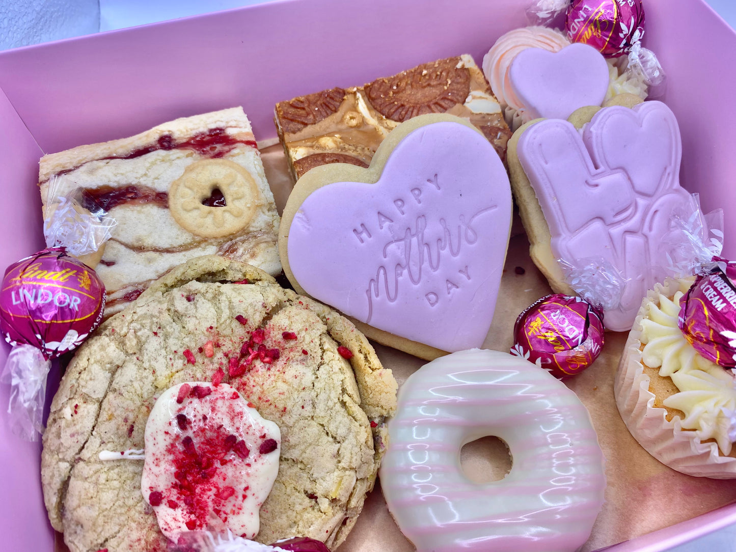 MOTHER’S DAY XL TREAT BOX